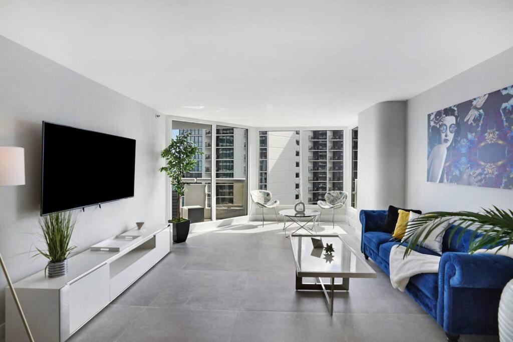Blue Moon! In The Lap Of Luxury And Brand New! Appartamento